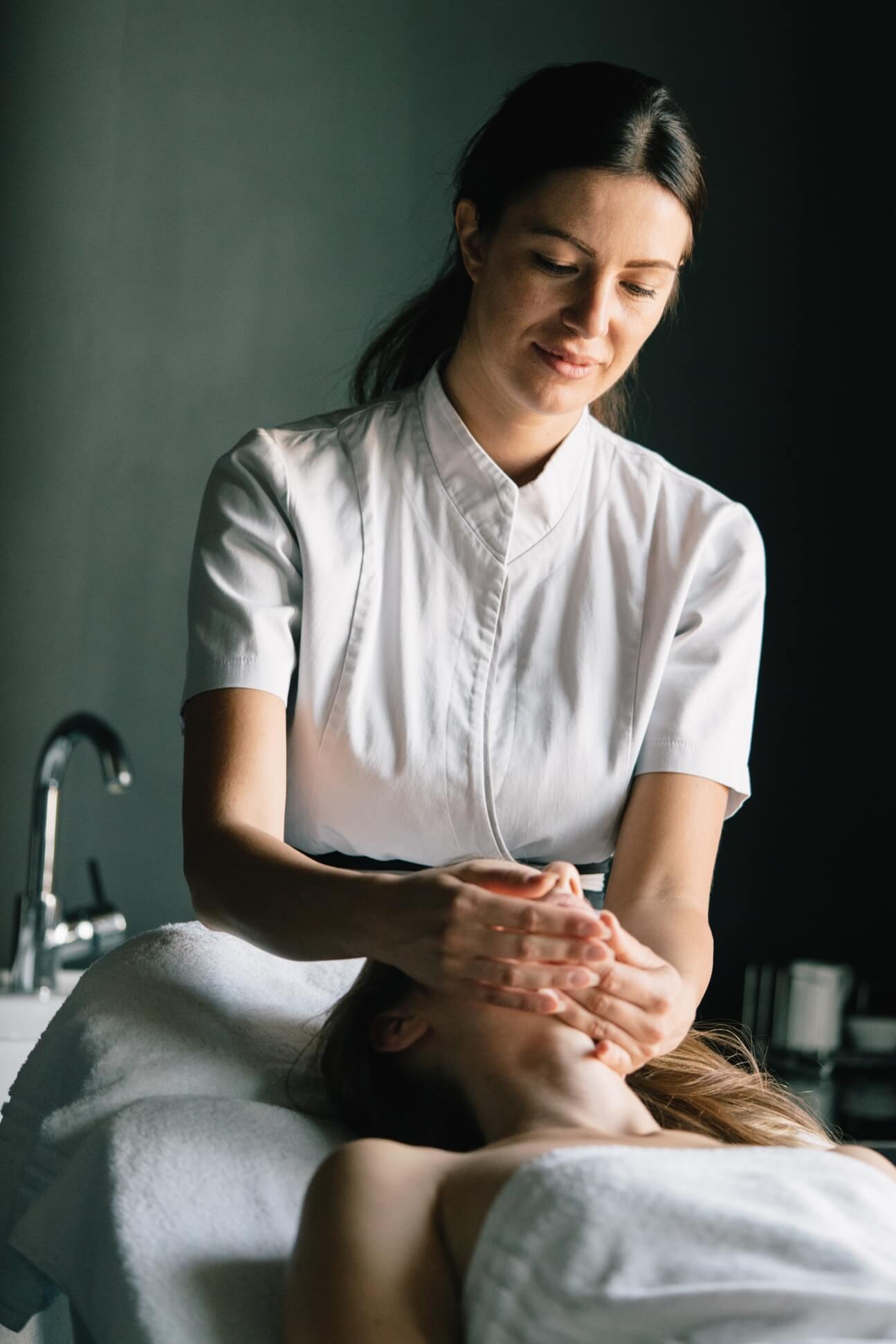 spa-salon-CGTPC6A.jpg